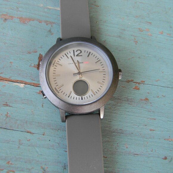 ISAAC MIZRAHI GRAY/SILVER STAINLESS NEUTRAL MINIMALIST WATCH **NEEDS BATTERY - Picture 1 of 7